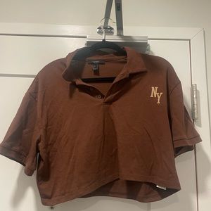 cropped brown ny tee